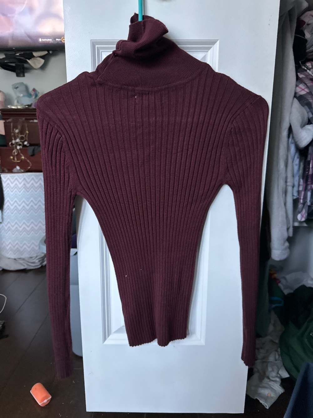 Maroon turtleneck - Picture 2 of 2